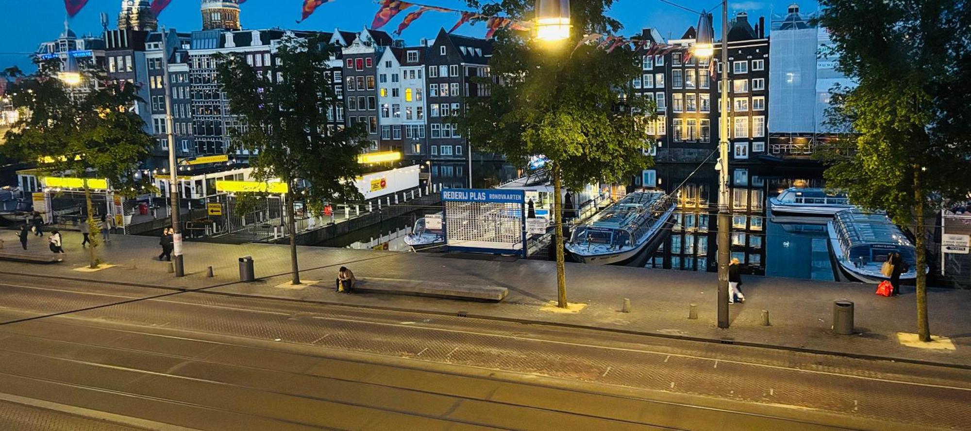 Luxury Center With Canal View 1 Kingsize Bed And 1 Sleeping Sofa Apartment