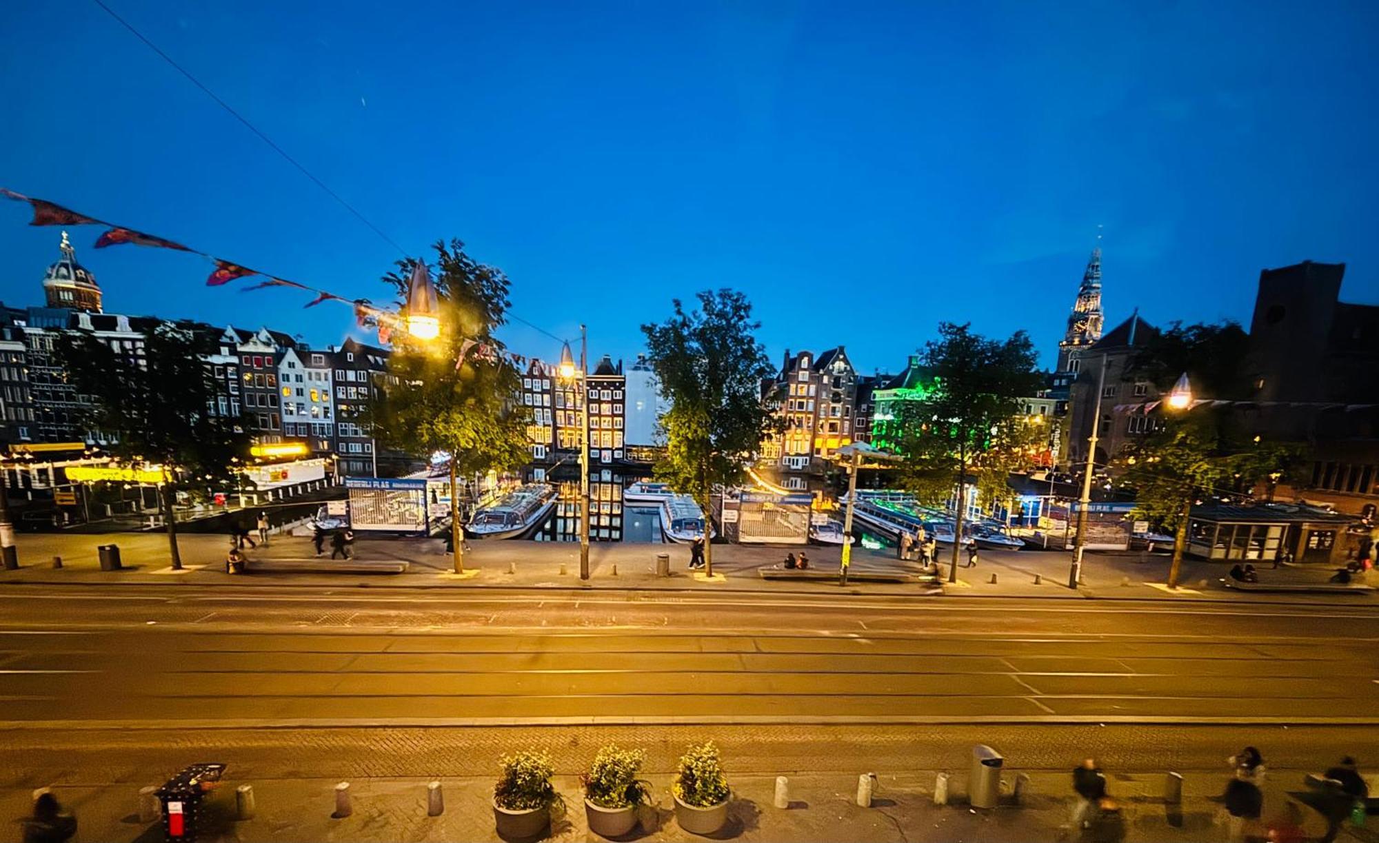 Luxury Center With Canal View 1 Kingsize Bed And 1 Sleeping Sofa Apartment